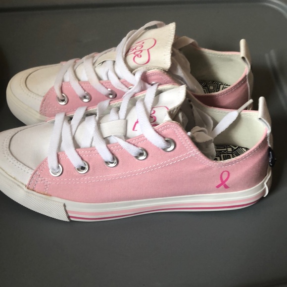 Skicks Breast Cancer awareness sneakers - Picture 2 of 4